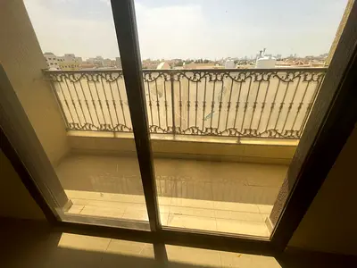شقة غرفة وصالة للإيجار | إطلالة مفتوحة | موقع مميز على شارع الشيخ عمار | جاهزة للسكن