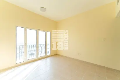 Exlcusive | 2 + Store | Mid Unit | Tenanted