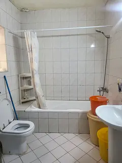 Bachelor share with 2 more executives Metro close rent include Dewa fast intrnet clean tidy friendly