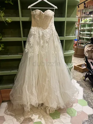 Ivory lace and tulle wedding gown, strapless ball gown (size estimate 8-10)