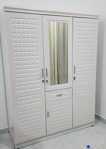 New White 3-Door Wardrobe with Mirror and Lockable Doors
