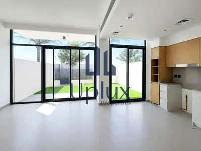 Landscaped | 4 Cheques | Exclusive