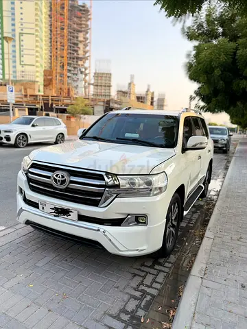 Pristine Toyota Land Cruiser 2015 GXR | GCC Specs | Reliable SUV
