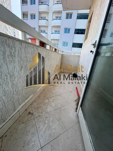 شقة للايجار السنوي  غرفتين وصالة وبلكون مع باركن المنطقة : المجاز2 عدد الغرف:2ماستر الحمامات :3 تكيف : مركزي