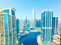 Corner 2BR Apartment | lake view | Balcony