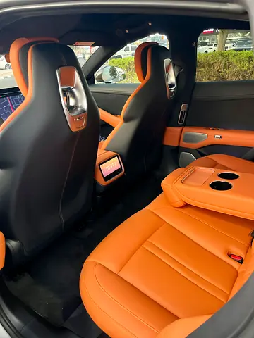 صورة 8 لـ 2025 Xiaomi YU7