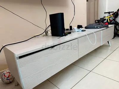 Low modern TV cabinet / media console - light wood, 3 drawers