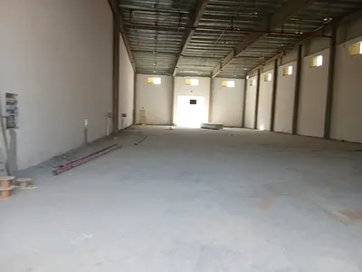 3750 قدم أم القيوين شارع رئيسي كهرباء 35 كيلوات 160 ألف جاهزة نشاطات غير غذائية