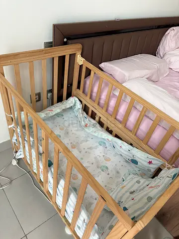 Baby crib / convertible