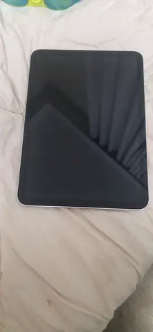 iPad a16 - Good condition, 128GB (works fine)