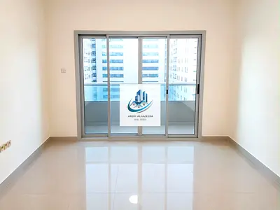 شقة واسعة مكونة من غرفة نوم وصالة، مخصصة للعائلات، تقع في مبنى عائلي بالكامل، مقابل حدود دبي وبالقرب من صحارى سنتر. تتميز بإطلالة مفتوحة وتصميم جميل يوفر الراحة والخصوصية، وتُعد خيارًا مثاليًا للعائلا