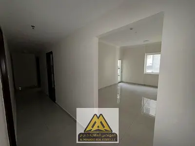 فرصة مميزة للإيجار السنوي في أجمل أبراج عجمان الواقعة على شارع الشيخ عمار مباشرة في الجرف 2، شقة غرفة وصالة بتصميم واسع ومساحات كبيرة جداً، مع بلكونة