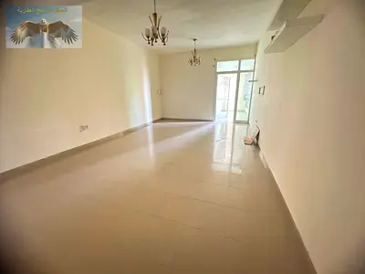شقة للإيجار السنوي في أبراج الهورايزون، غرفة وصالة بمساحة واسعة، 2 حمام وبلكونة ومطبخ كبير، قريبة من نستو وسوق السمك وجمعية أسواق عجمان.