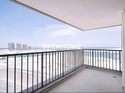 Urban Waterfront Haven-Refined Amenities-Elevated Seascape