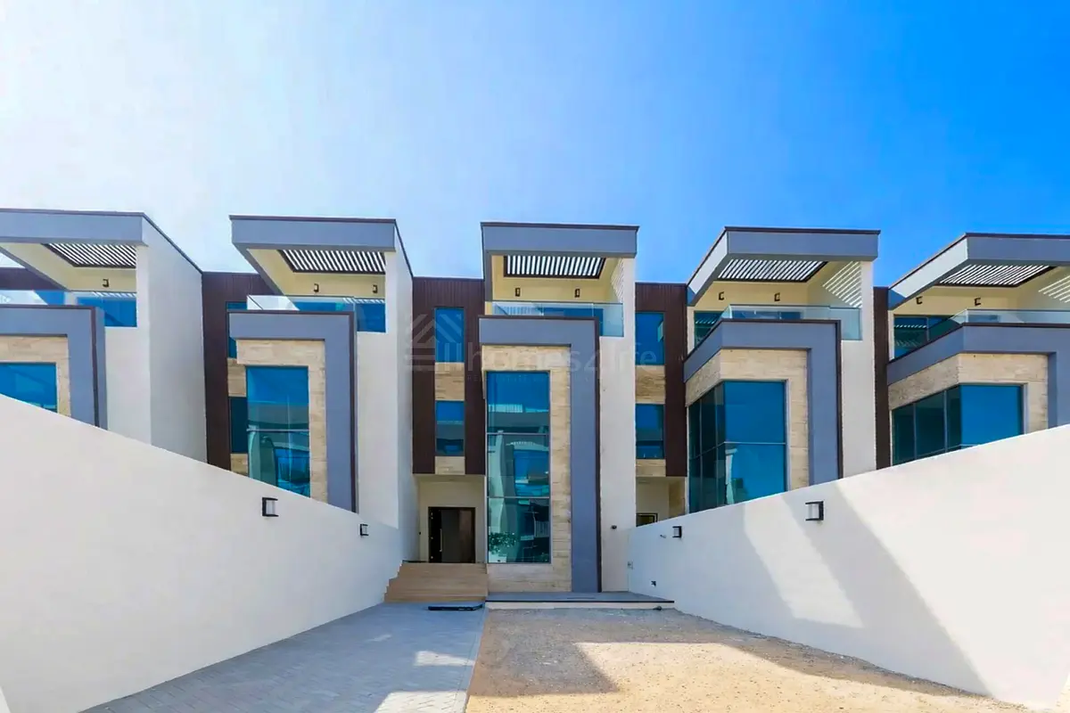 Exclusive 4BR Townhouse w/ Lift - JVC D14