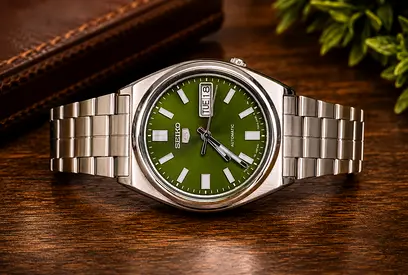Seiko Automatic Mens Watch with Green Dial, Stainless Steel Bracelet