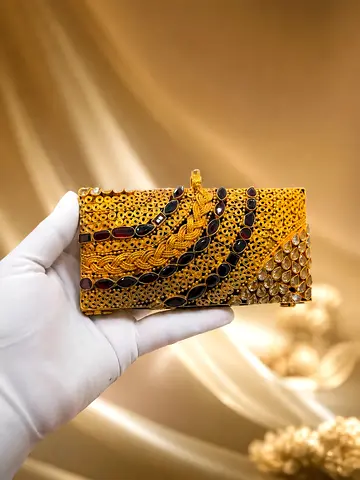 حقيبة يد نسائية فاخرة بأحجار كريمة - Luxurious womens handbag embellished with precious stones