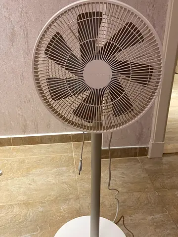 Standing pedestal fan - good condition, oscillating, adjustable height