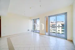 Spacious | Community & Lake View | Vacant Now