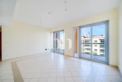 Spacious | Community & Lake View | Vacant Now