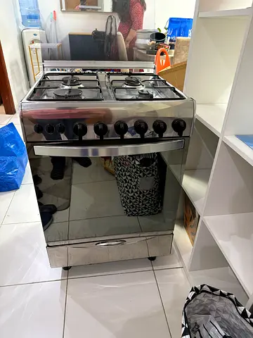 Cooking range in good condition