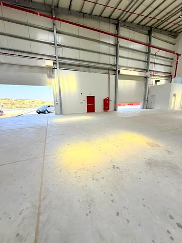 Warehouse for Annual Rent | Al Thuoob, Umm Al Quwain Excellent opportunity to lease a spacious warehouse in a prime location on a main road in Al Thu