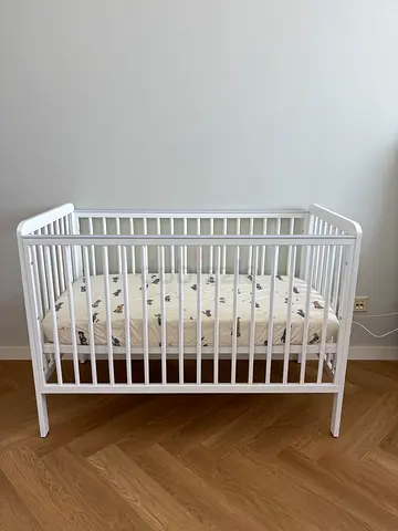 Homecentre baby crib with mattress (never used)