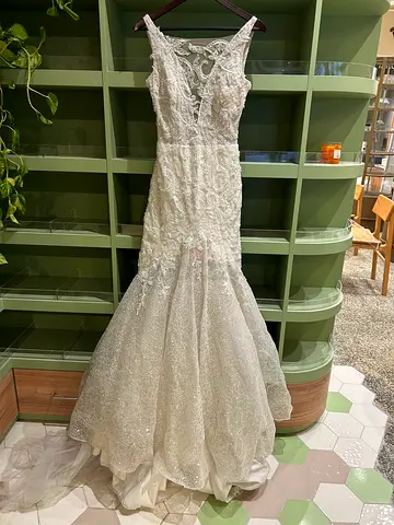 White lace embroidered wedding dress, size likely M - with train