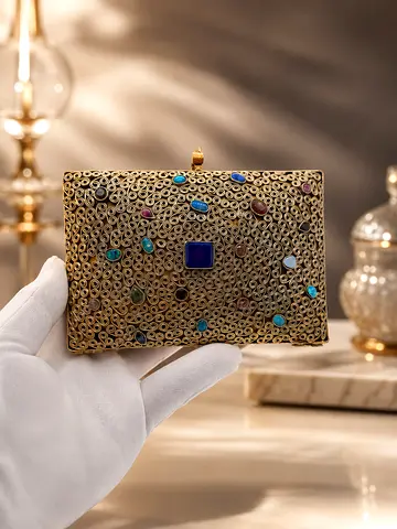 حقيبة يد نسائية فاخرة بأحجار كريمة - Luxurious womens handbag embellished with precious stones