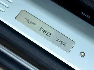 صورة 16 لـ 2024 Aston Martin DB12