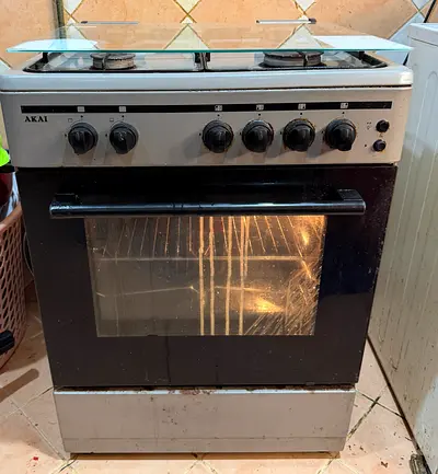 AKAI 4-burner Gas Cooker with Oven - Used, Working