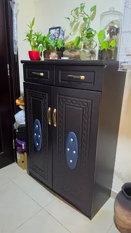 Solid wood Shoe cabinet with decorative doors - good condition