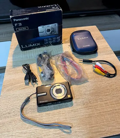 Panasonic Lumix DMC-F3 compact digital camera with accessories and box