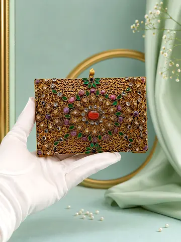 حقيبة يد نسائية فاخرة بأحجار كريمة - Luxurious womens handbag embellished with precious stones