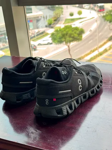 On cloud 5 sneakers