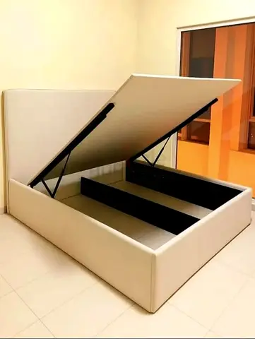 Brand new King size hydrolic Storage bed with Mattress Available