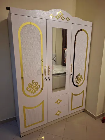 White and Gold 3-Door Wardrobe with Mirror – Good Condition