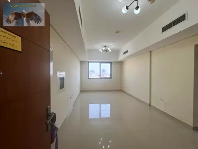 غرفه وصاله واسعه في لوكيشن مميز علي الشارع العام تشطيبات راقيه واطلاله مفتوحه قريب من الخدمات العامه .