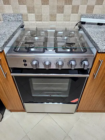 SUPER URGENT SALE Full gas freestanding cooker 60x60 in good condition, used lightly