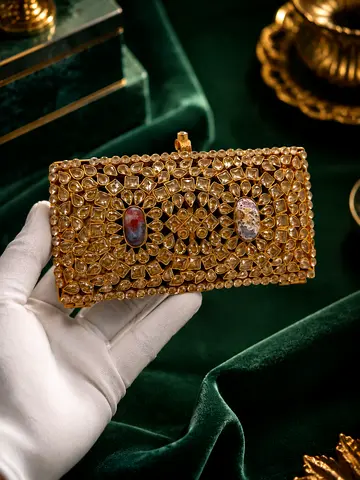 حقيبة يد نسائية فاخرة بأحجار كريمة - Luxurious womens handbag embellished with precious stones