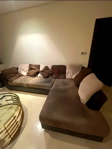 L-shaped brown fabric sofa with chaise - good condition