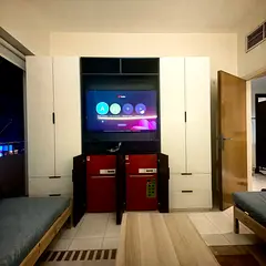 Room for 2 Rent Near Insurance Market