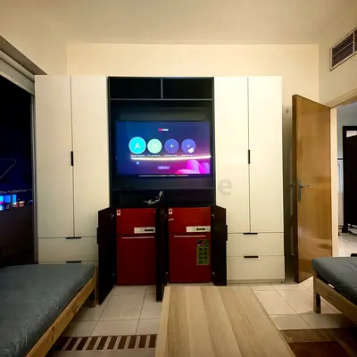 Room for 2 Rent Near Insurance Market
