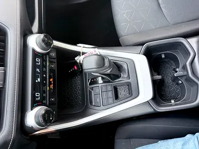 صورة 13 لـ 2025 Toyota RAV 4
