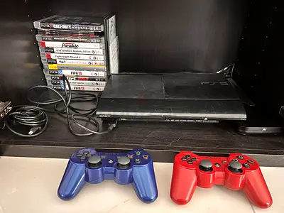 Selling my Sony PlayStation 3 Super Slim (500GB) in good working condition