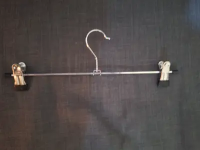 Metal clip skirt/pants hanger