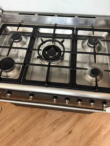 Smeg 90cm Top gas with electric oven Stainless Steel 5-Burner Gas Cooker / Range in Good Condition