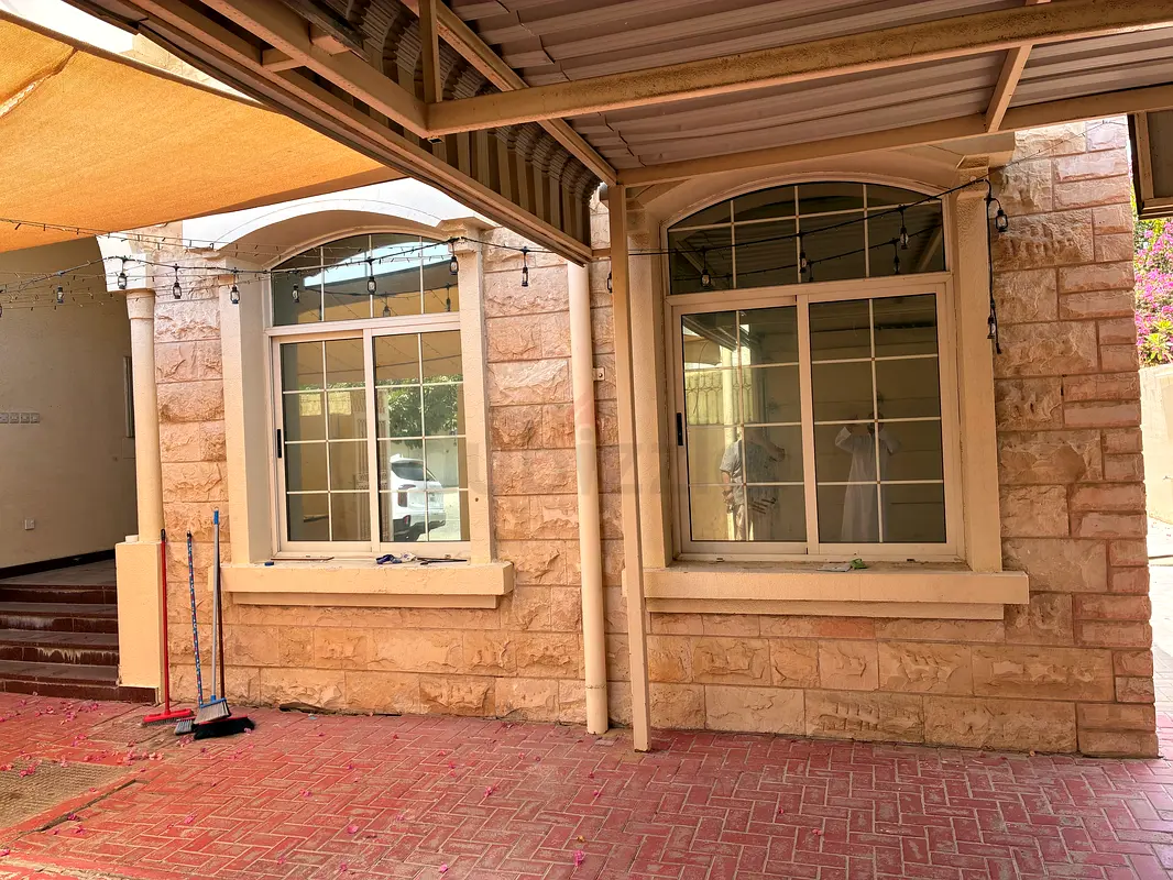 Villa 3 bedrooms in mirdif single story