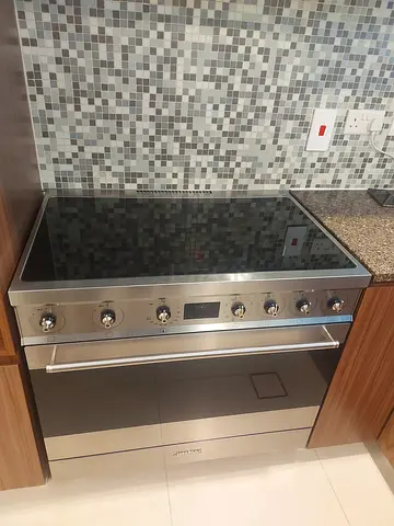 Smeg 5 burners induction cooking range Sam like new condition 90cm