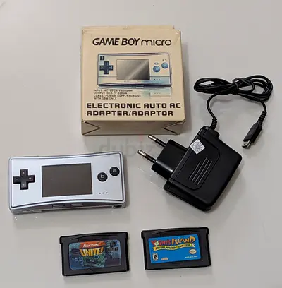 Nintendo Game Boy Micro with charger and 2 games (Kirbys Island + Unite)